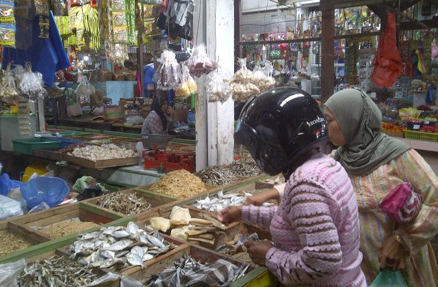 Pasar Pagi dan Denyut Ekonomi di Luwu